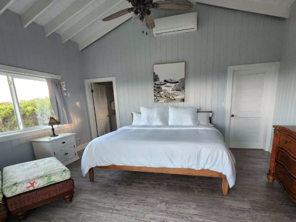 Luxurious Island Retreat with Breathtaking Views in Hope Town